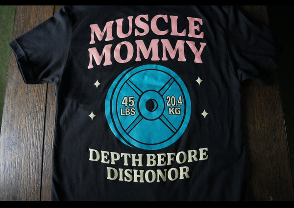 (                                                                                                                                                                                                                               DBDS Boxy Retro Muscle Mommy